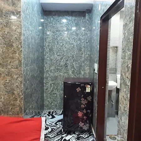 Aggarwal Independent Apartments Fully Ac With Private Kitchen For Self Cooking Having All Utensils And Fridge And Washroom Along With All Facilities Of Your Sweet Home, High Speed Wifi, Fridge , Smart Tv , Work Desk